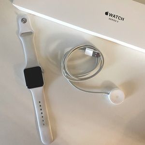 APPLE WATCH SERIES 3 — GOOD CONDITION